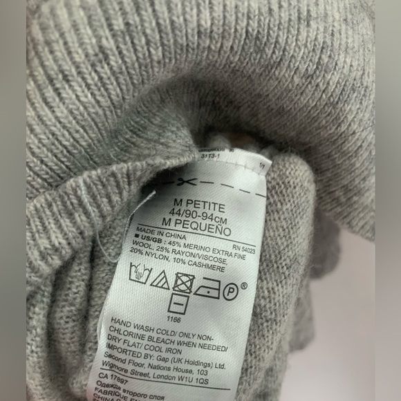 Banana Republic Woman's Gray Sweater w/Ruffle Cuffs, Fine Wool; Size Petite M - Picture 5 of 9